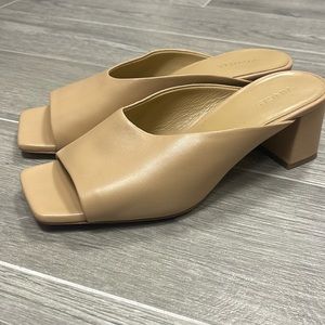 Vince size 7 Nude Sandals Block Heel